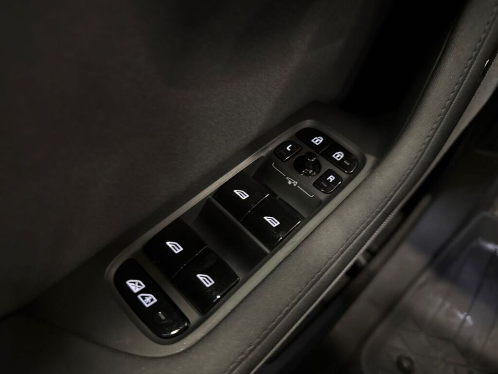 Polestar 2 2022 Musta