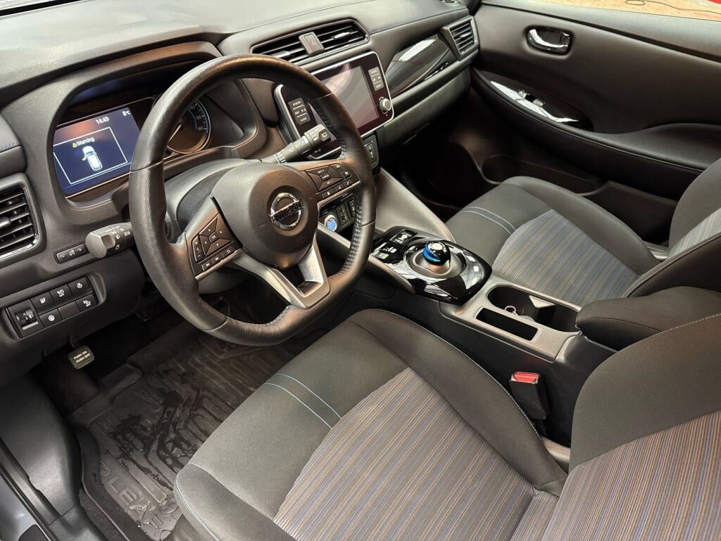 Nissan Leaf 2021 Harmaa