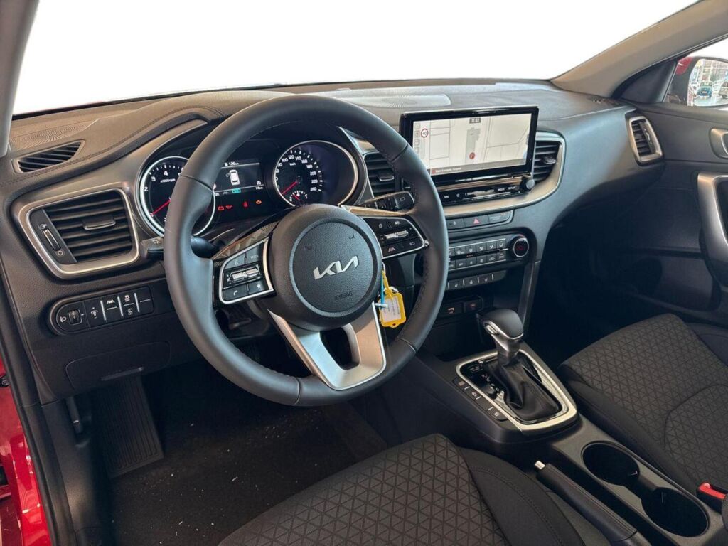 Kia Ceed 2025 Punainen