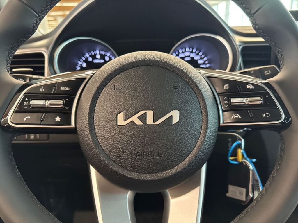 Kia Ceed 2025 Harmaa