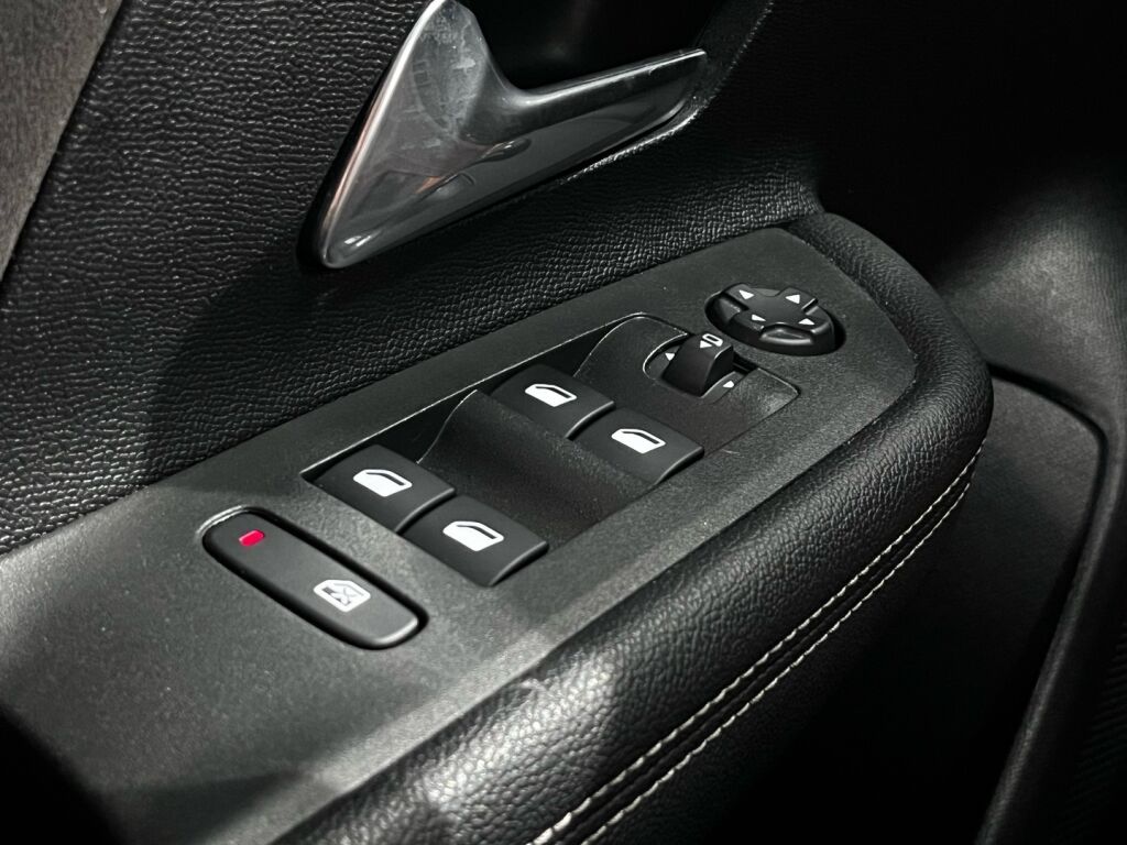 Opel Mokka-e 2022 met. musta