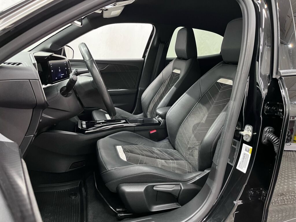 Opel Mokka-e 2022 met. musta