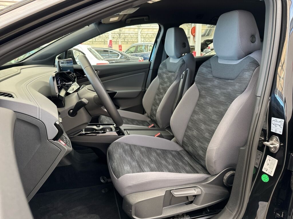 Volkswagen ID.5 2024 Mythos Black musta