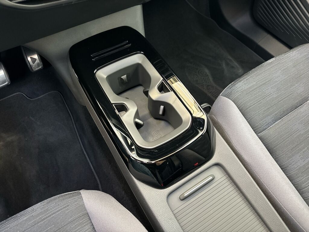 Volkswagen ID.5 2024 Mythos Black musta