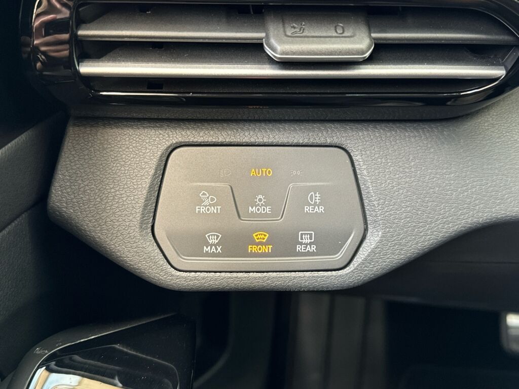 Volkswagen ID.5 2024 Mythos Black musta