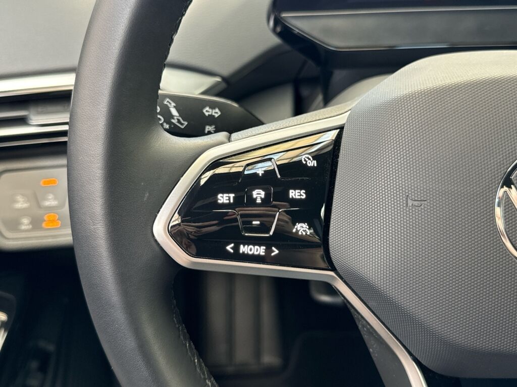 Volkswagen ID.5 2024 Mythos Black musta