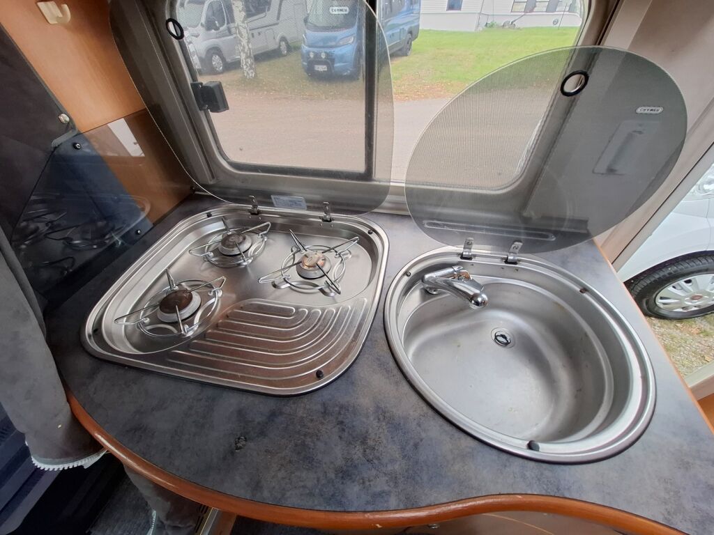 LMC Liberty TI 6000 2005 Valkoinen