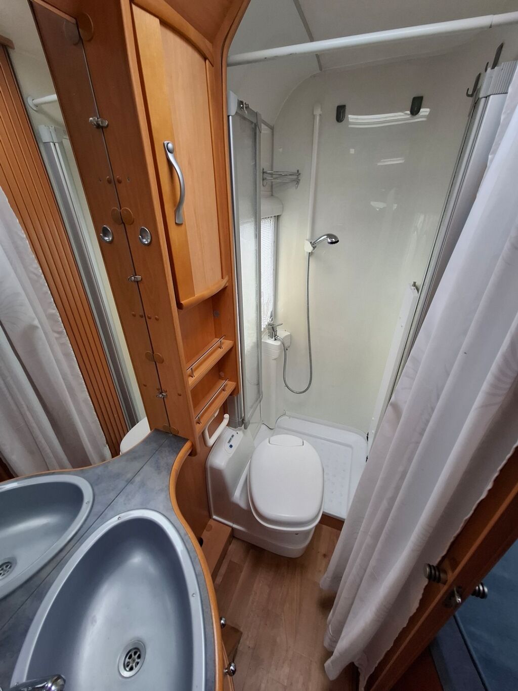 LMC Liberty TI 6000 2005 Valkoinen