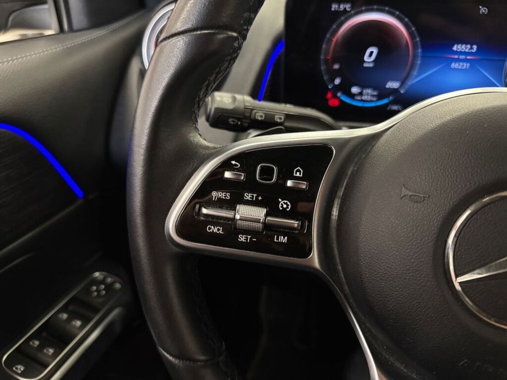 Mercedes-Benz EQB 2022 Musta