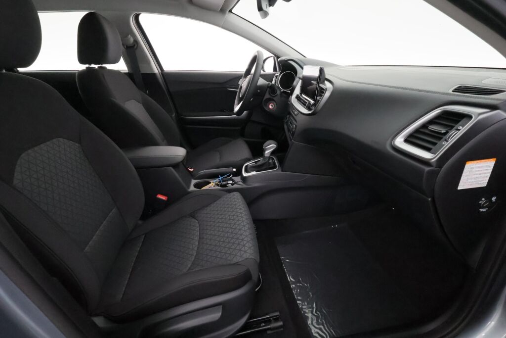 Kia Ceed 2025 Harmaa