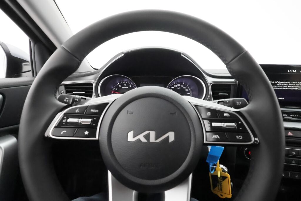 Kia Ceed 2025 Harmaa