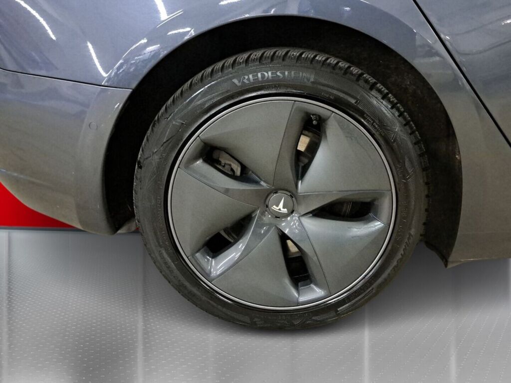 Tesla Model 3 2020 Harmaa