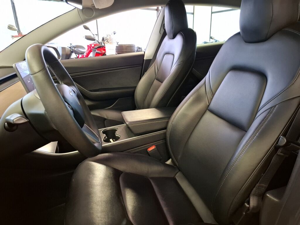 Tesla Model 3 2020 Harmaa