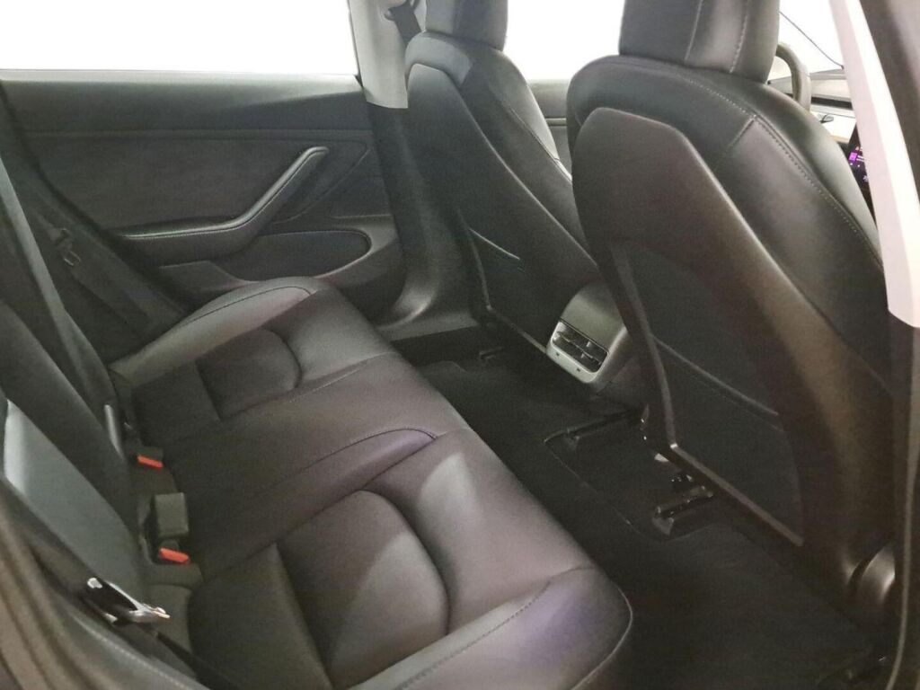 Tesla Model 3 2020 Harmaa