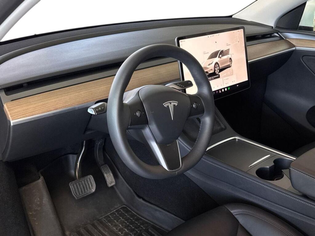 Tesla Model Y 2023 Valkoinen