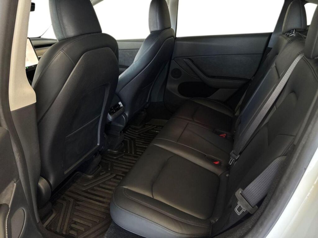 Tesla Model Y 2023 Valkoinen