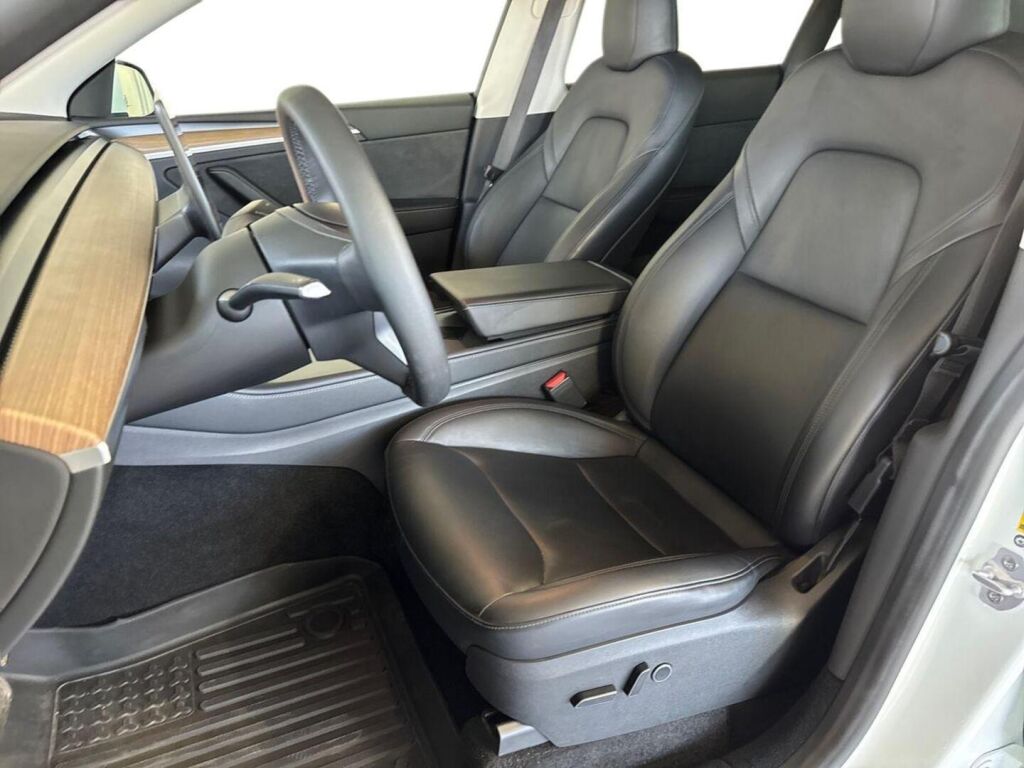Tesla Model Y 2023 Valkoinen