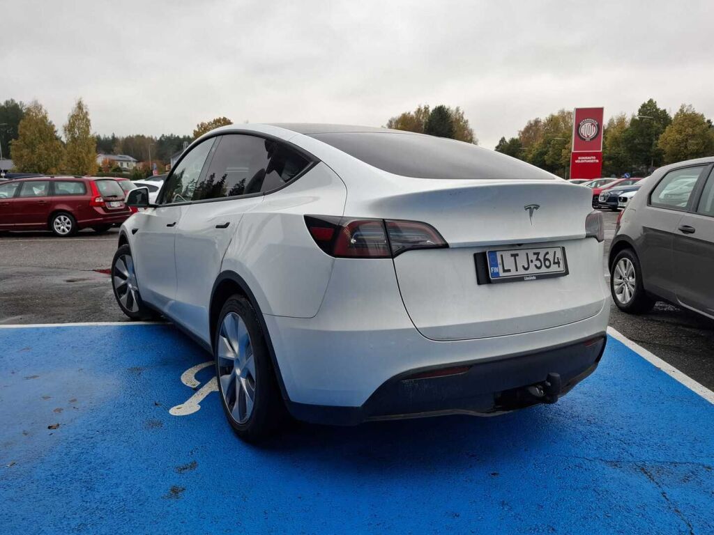 Tesla Model Y RWD 2023, kuva 4/8