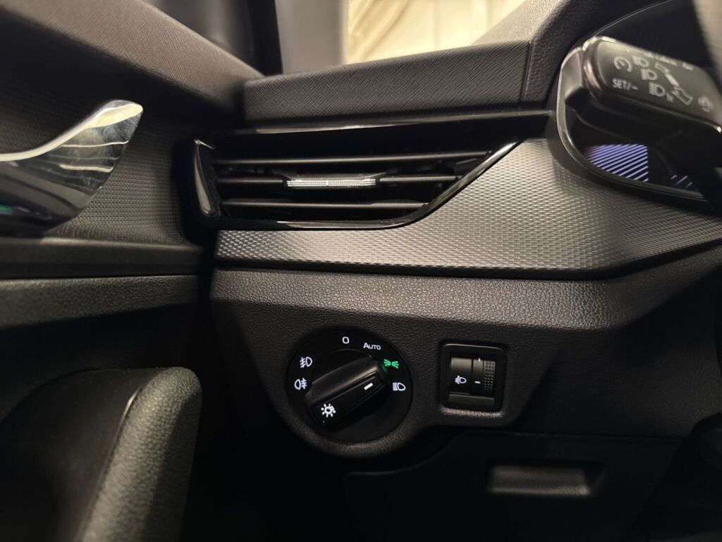Skoda Scala 2025 Sininen
