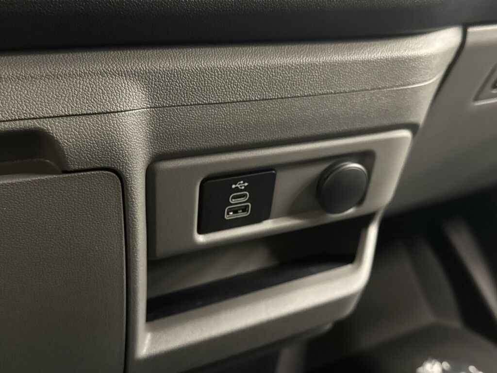 Ford Transit Custom 2026 Valkoinen