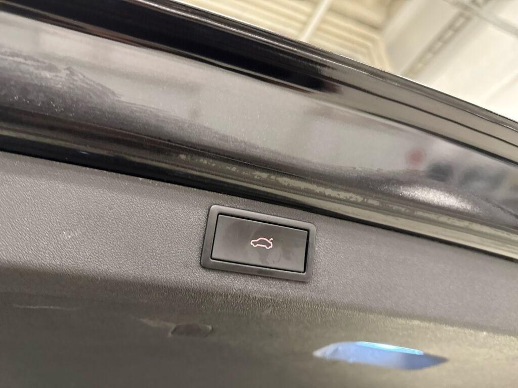 Skoda Enyaq 2023 Musta