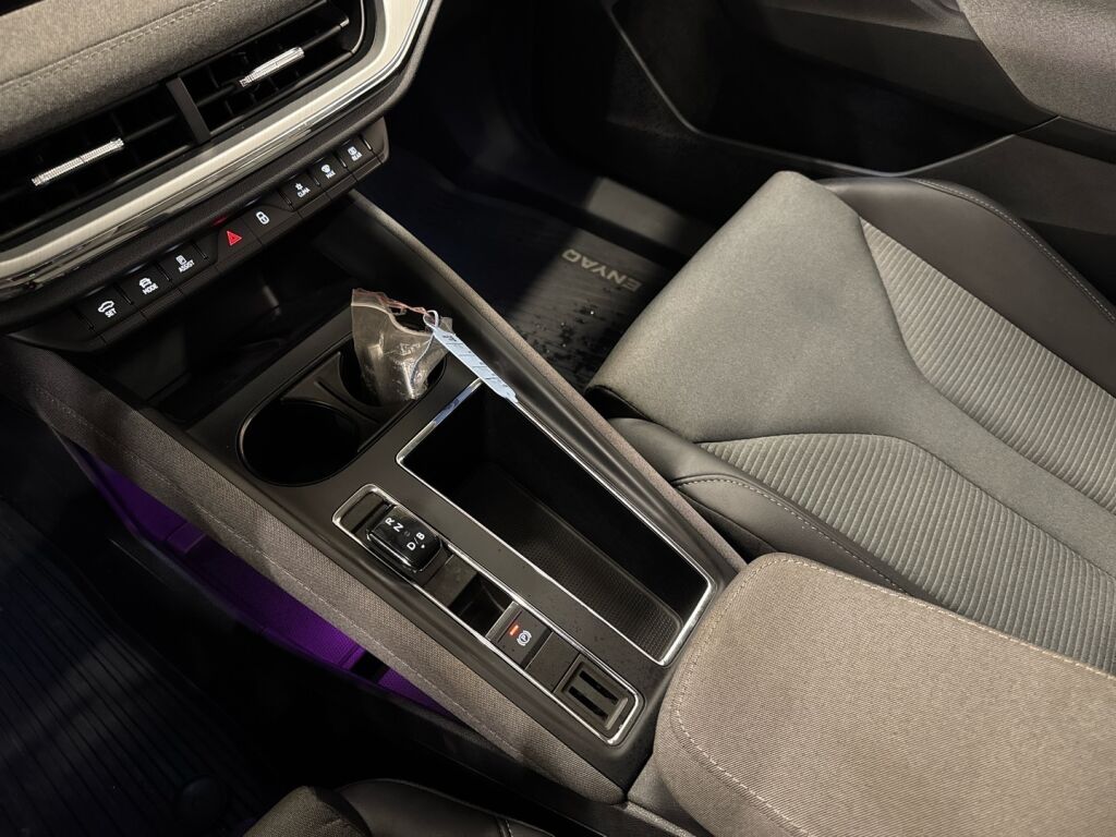 Skoda Enyaq 2023 Musta