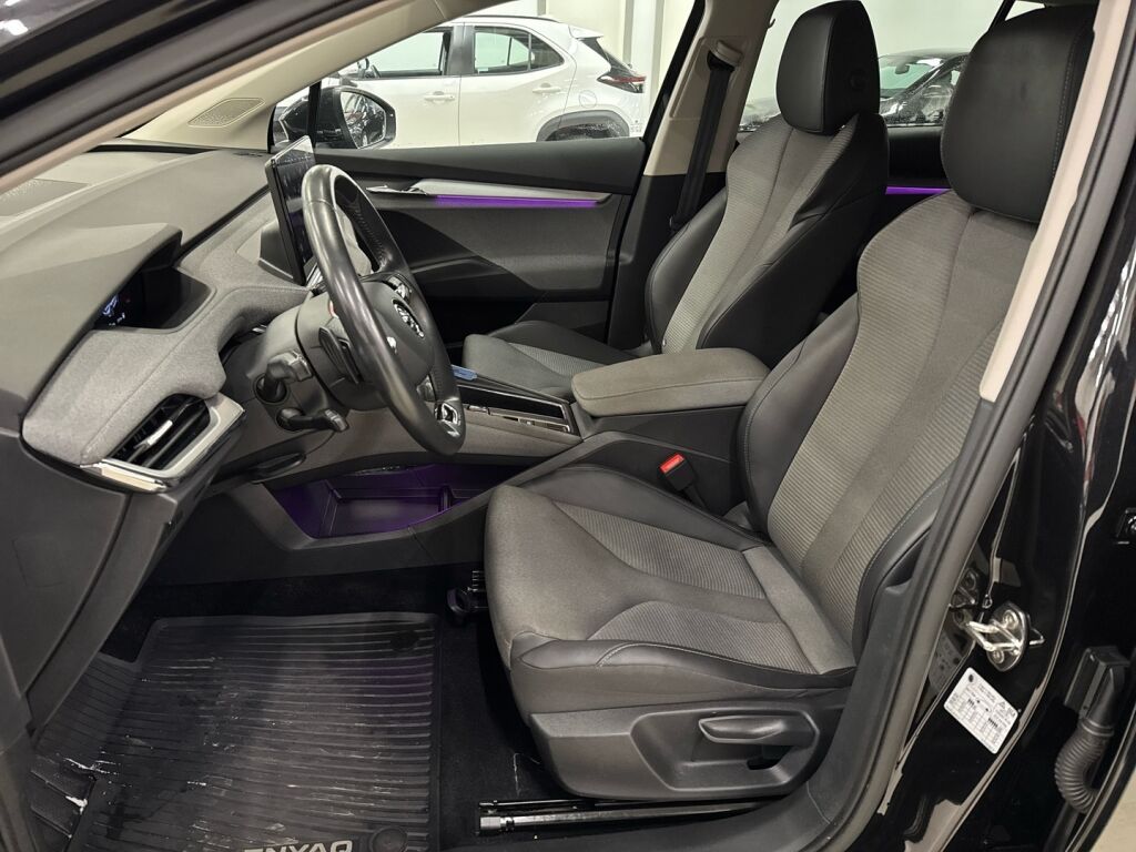 Skoda Enyaq 2023 Musta