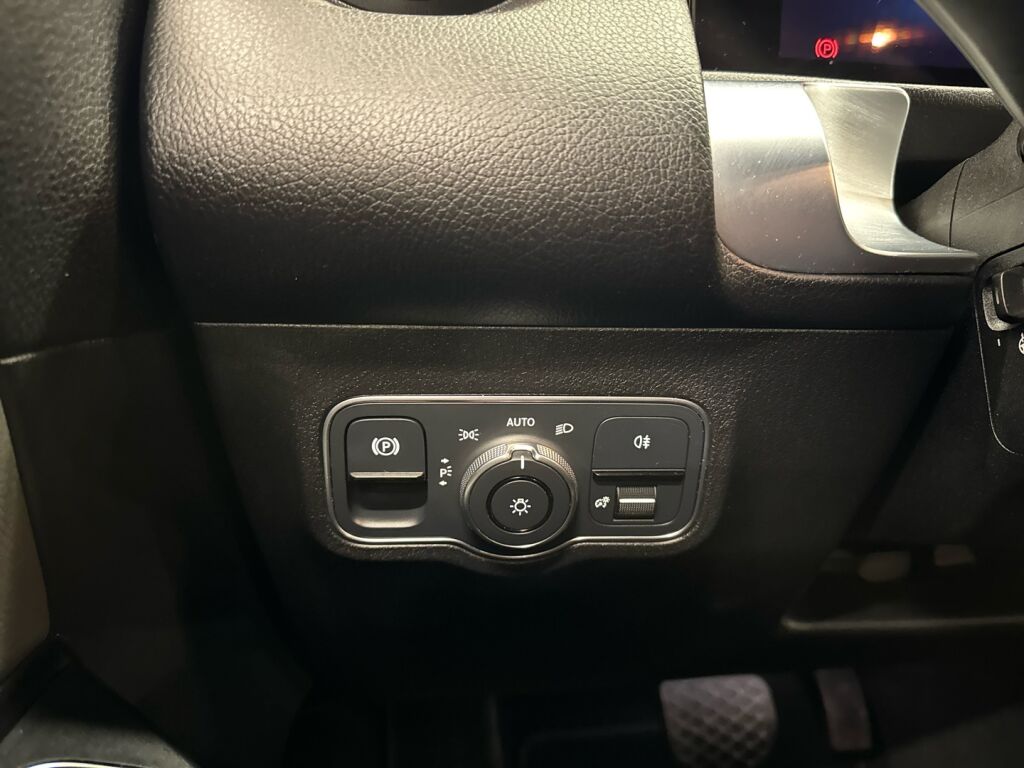 Mercedes-Benz EQB 2023 met.sininen