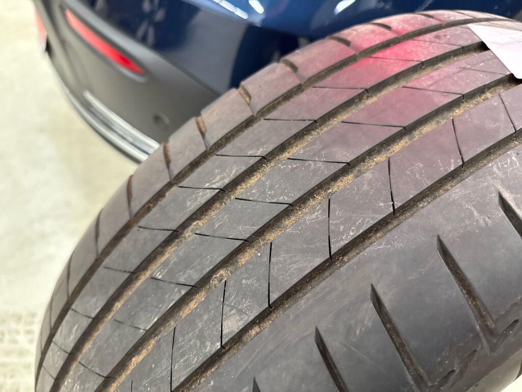 Mercedes-Benz EQB 2023 met.sininen