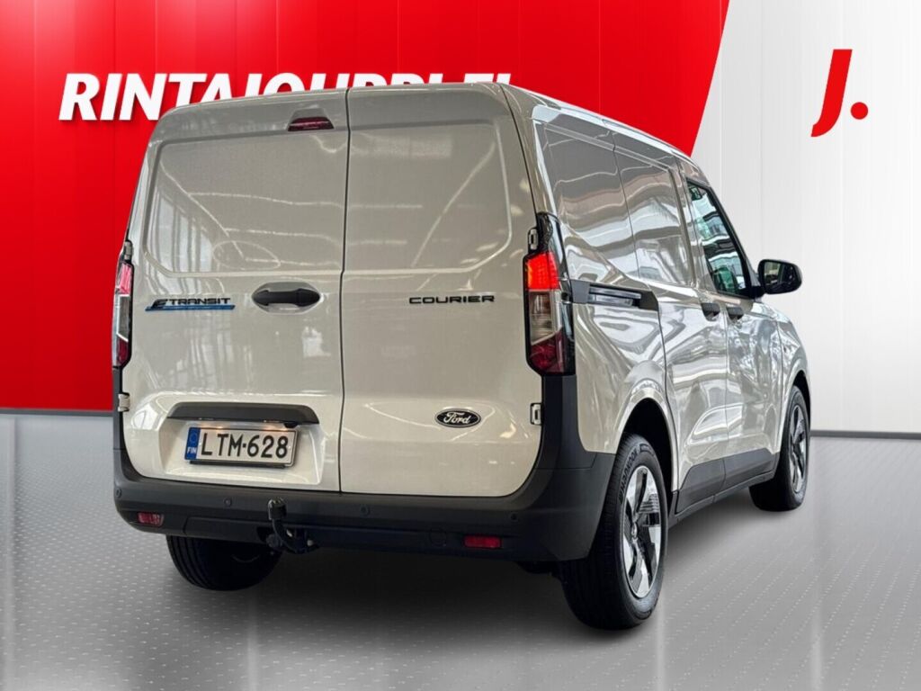 Ford Transit Courier 2026 Frozen White