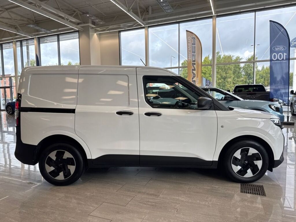 Ford Transit Courier 2026 Frozen White