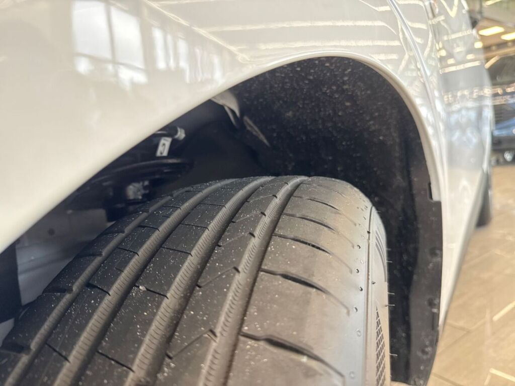 Ford Transit Courier 2026 Frozen White