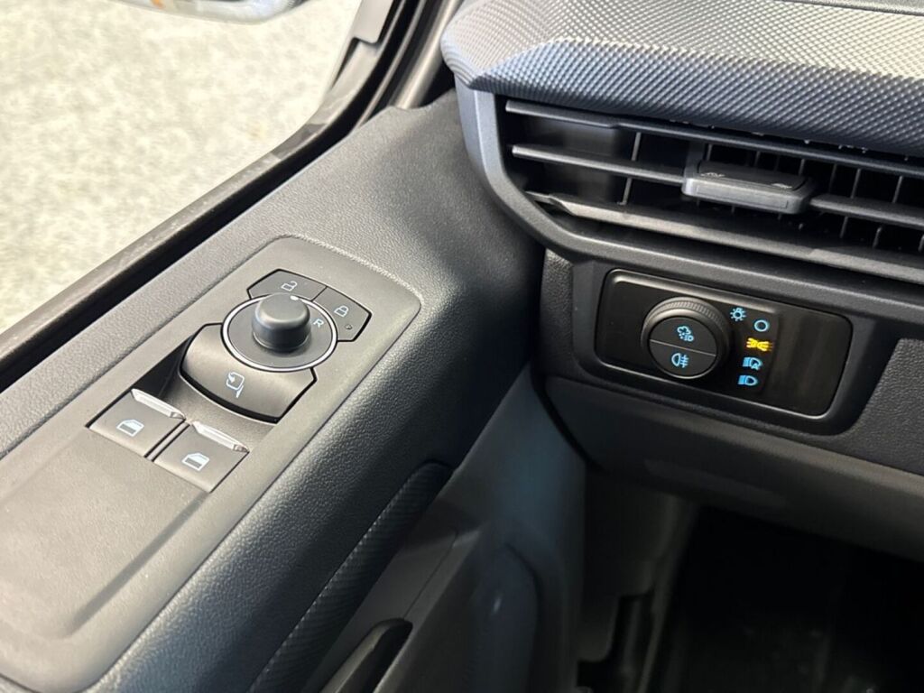 Ford Transit Custom 2026 Magnetic