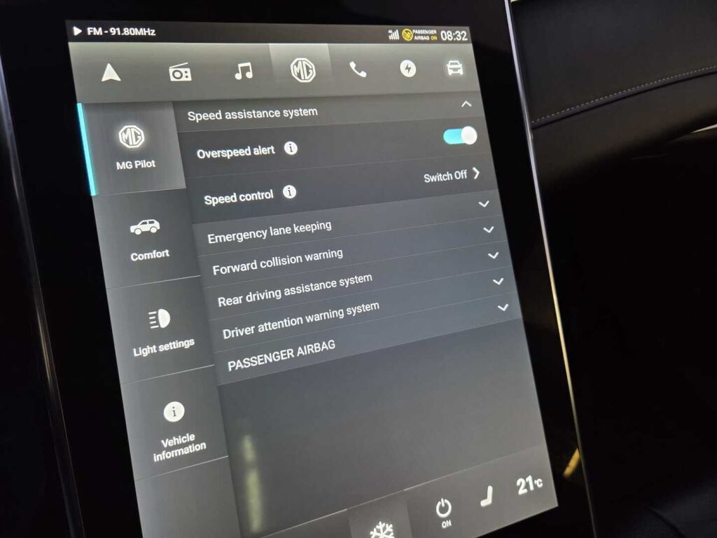 Mg Marvel R 2022 Musta