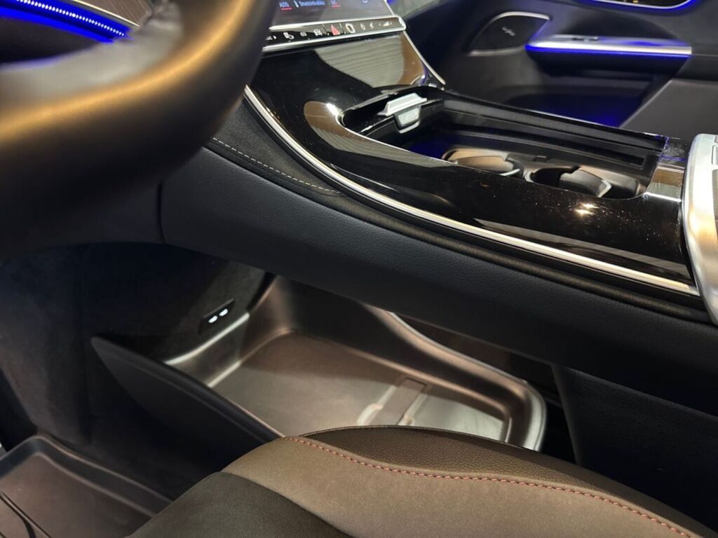 Mercedes-Benz EQE SUV 2025 Hopea