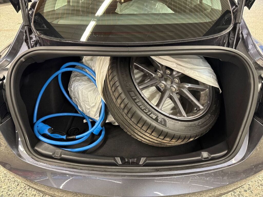 Tesla Model 3 2019 Harmaa