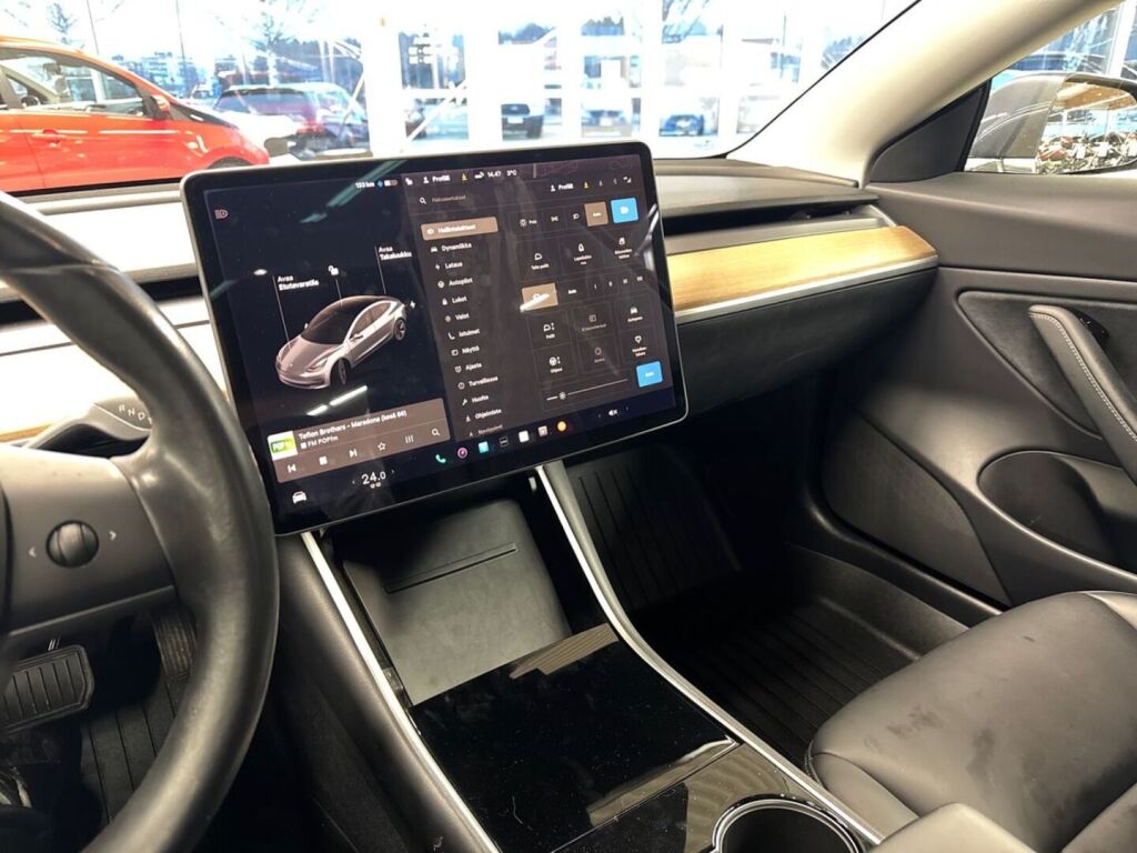 Tesla Model 3 2019 Harmaa