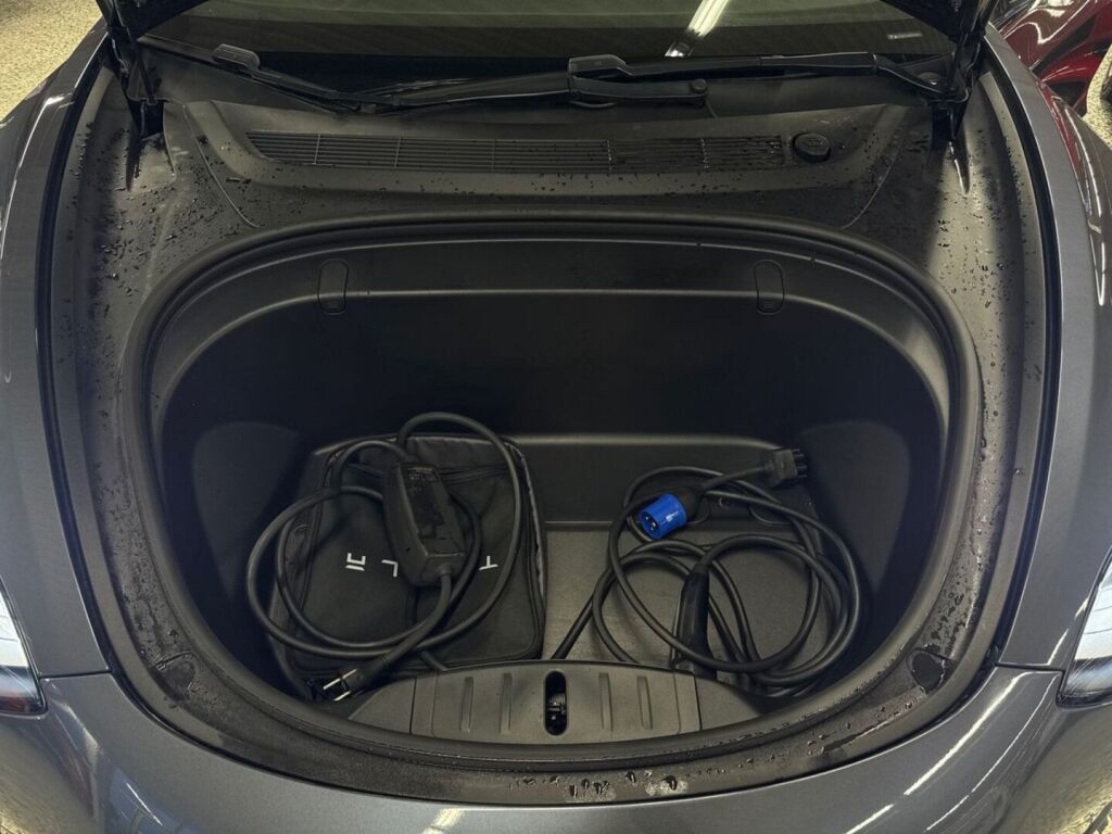 Tesla Model 3 2019 Harmaa