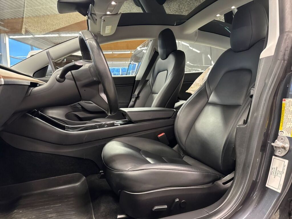 Tesla Model 3 2019 Harmaa