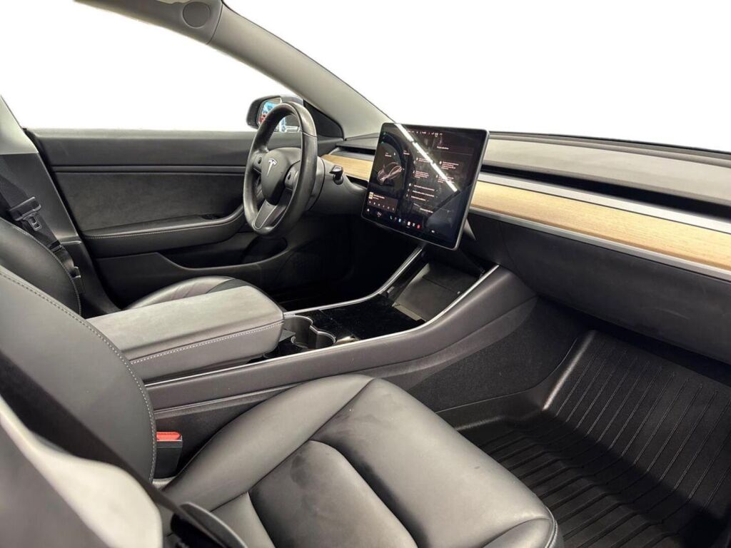 Tesla Model 3 2019 Harmaa