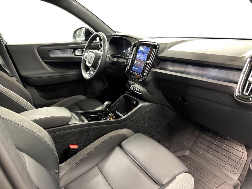 Volvo XC40 2023 Sininen