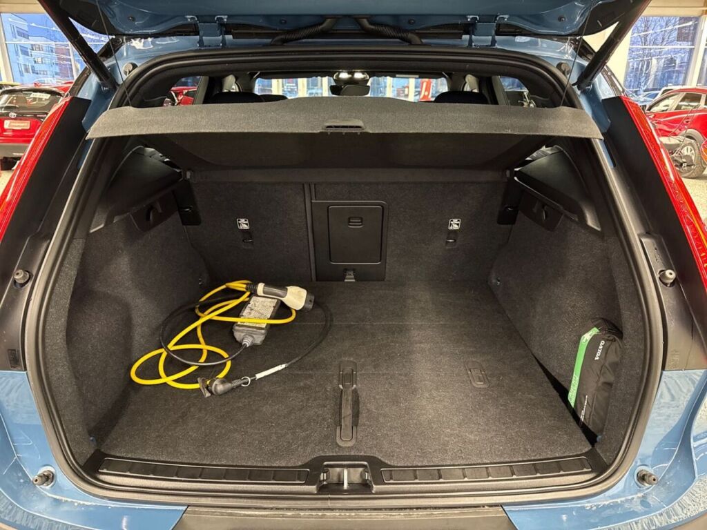 Volvo XC40 2023 Sininen