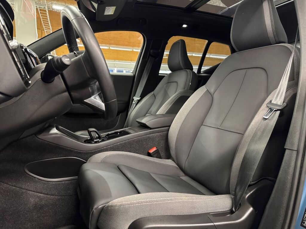 Volvo XC40 2023 Sininen