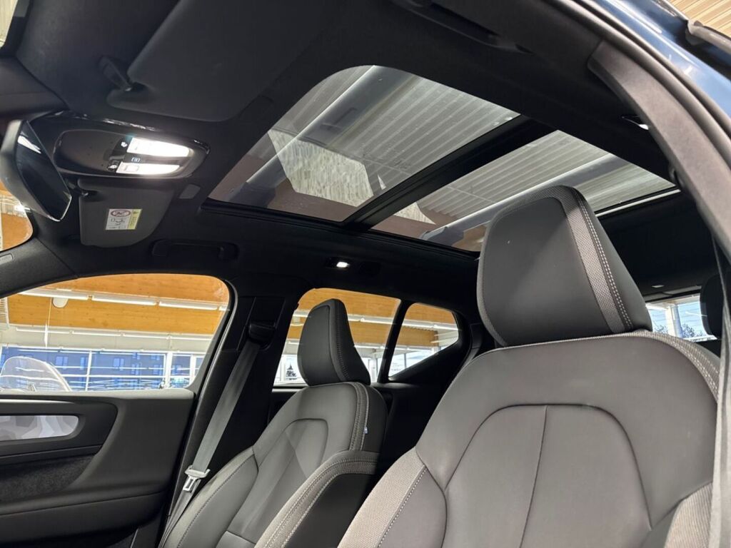 Volvo XC40 2023 Sininen