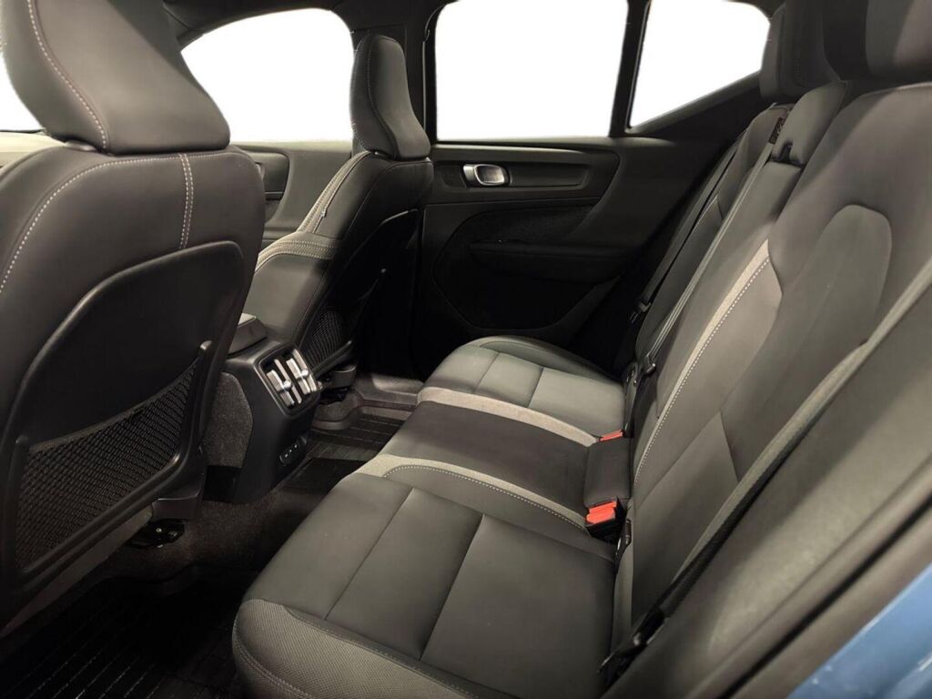 Volvo XC40 2023 Sininen