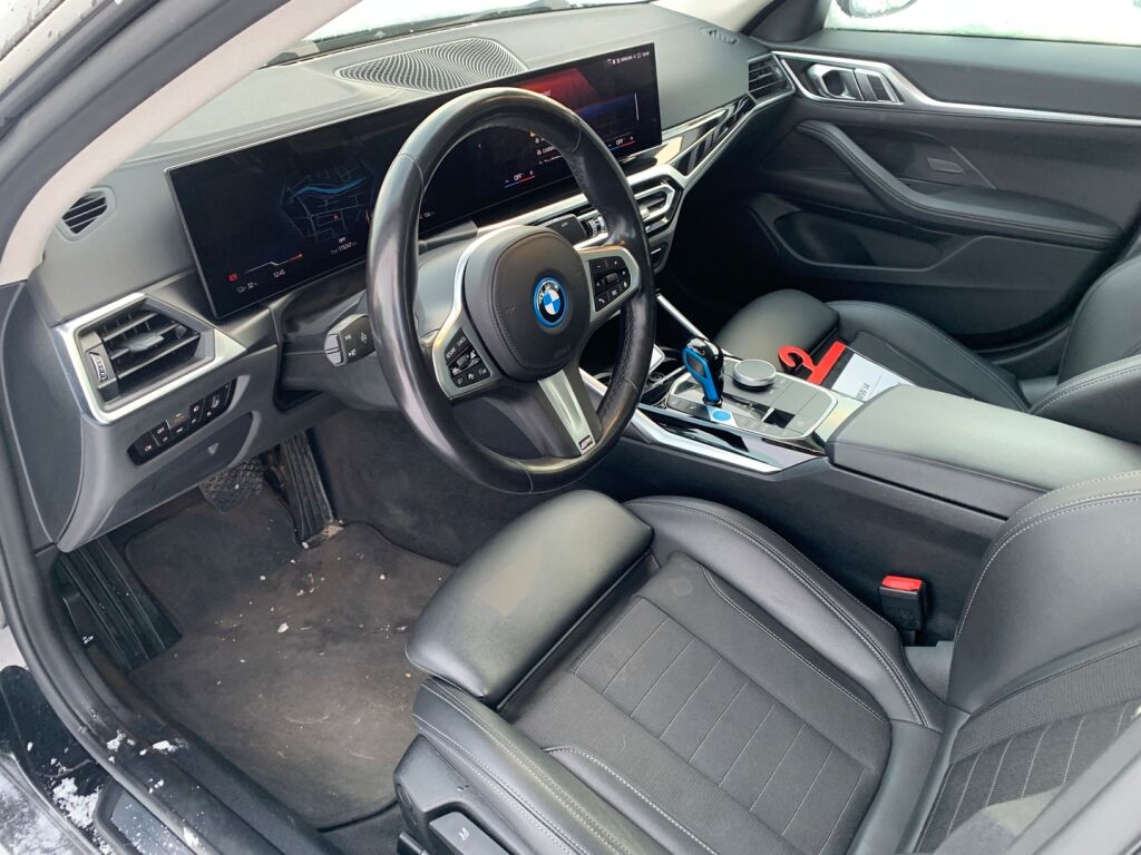 BMW i4 2022 Musta