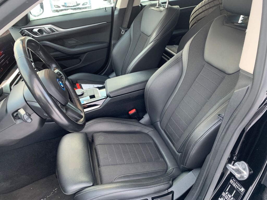 BMW i4 2022 Musta