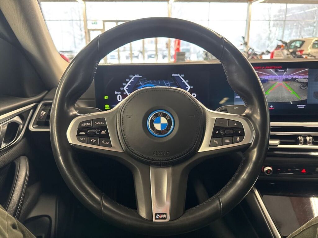 BMW i4 2022 Musta