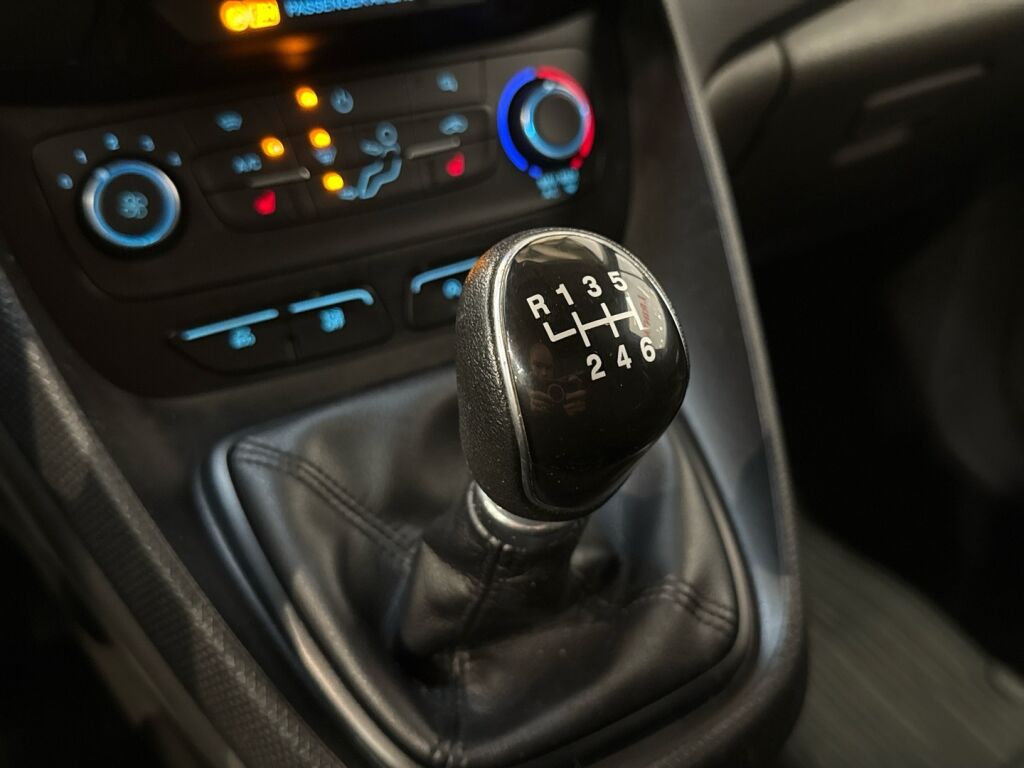 Ford Transit Connect 2018 Valkoinen