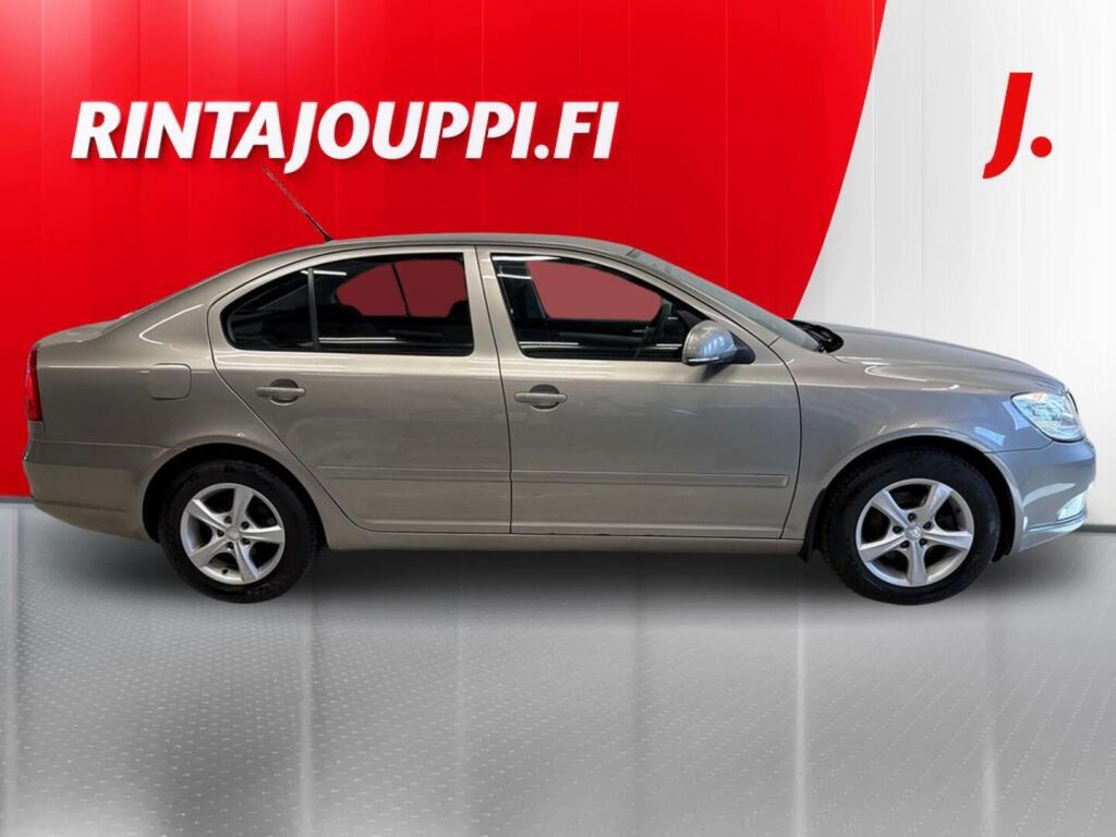 Skoda Octavia 2010 Ruskea (beige)